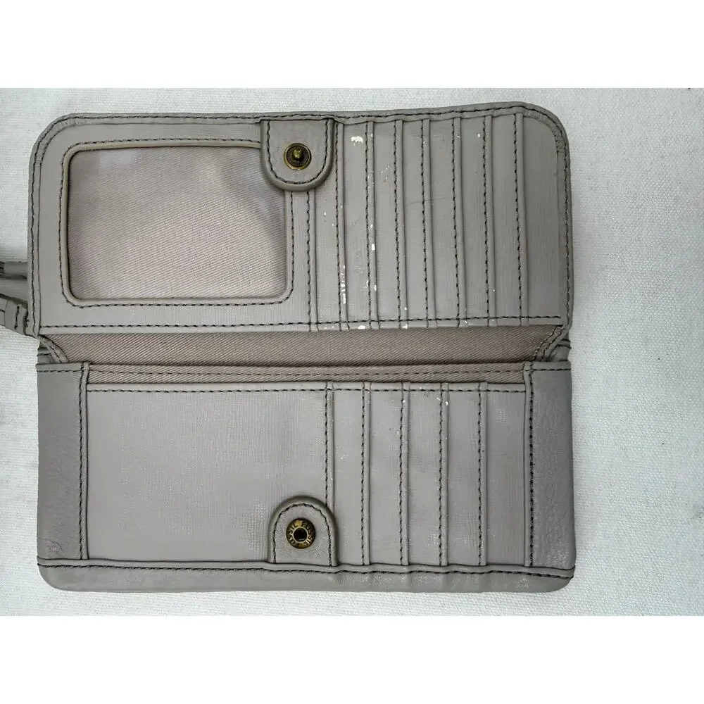 Fossil Light Gray Leather Zip Wallet Clutch 7.5 x 4.5